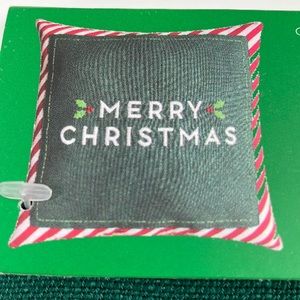 ❤️5/$25 NWT PLACE & TIME Green Red Stripe 'Merry Christmas' 18" Pillow Cover
